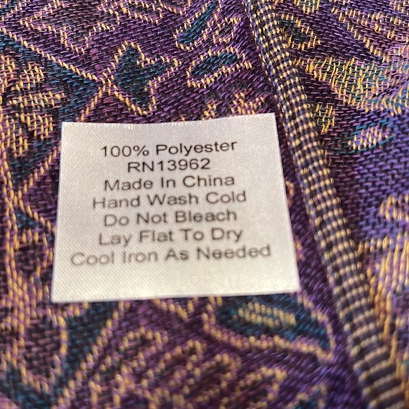 Beautiful Scarf/Wrap - Picture 5 of 5